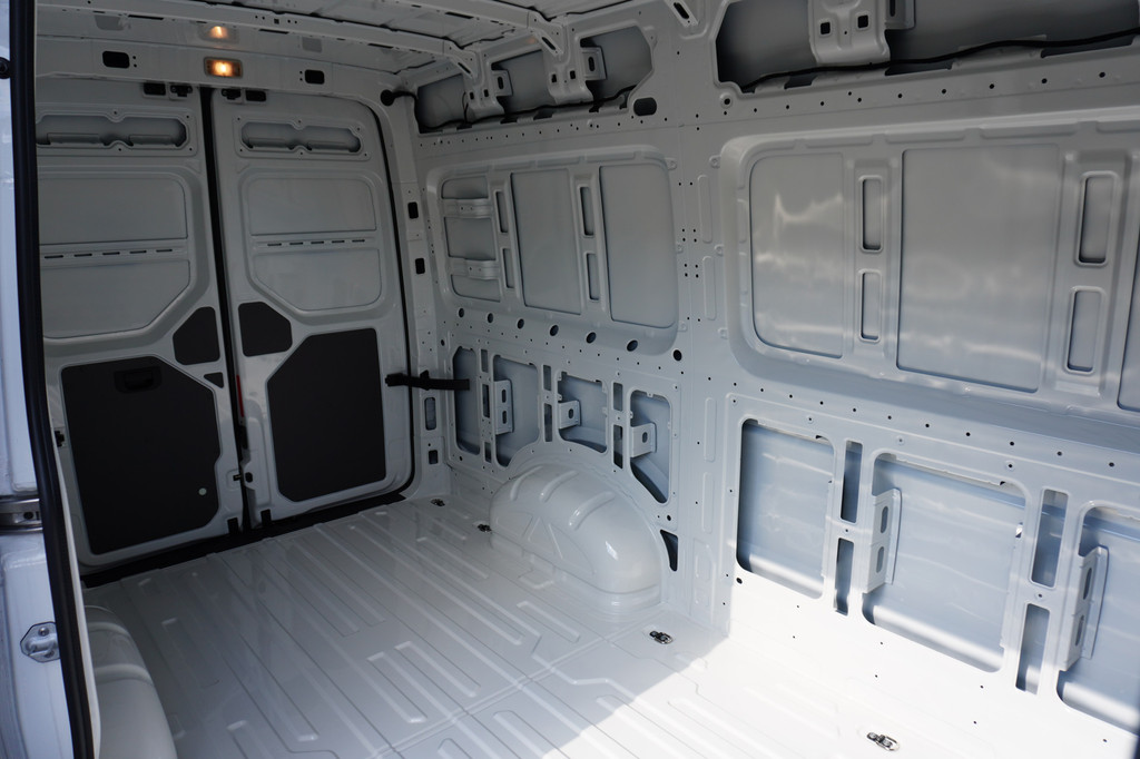 Volkswagen Crafter 35 2.0 TDI 140PK L3H3 Trendline, Modeljaar 2025, App Connect, Trekhaak 12