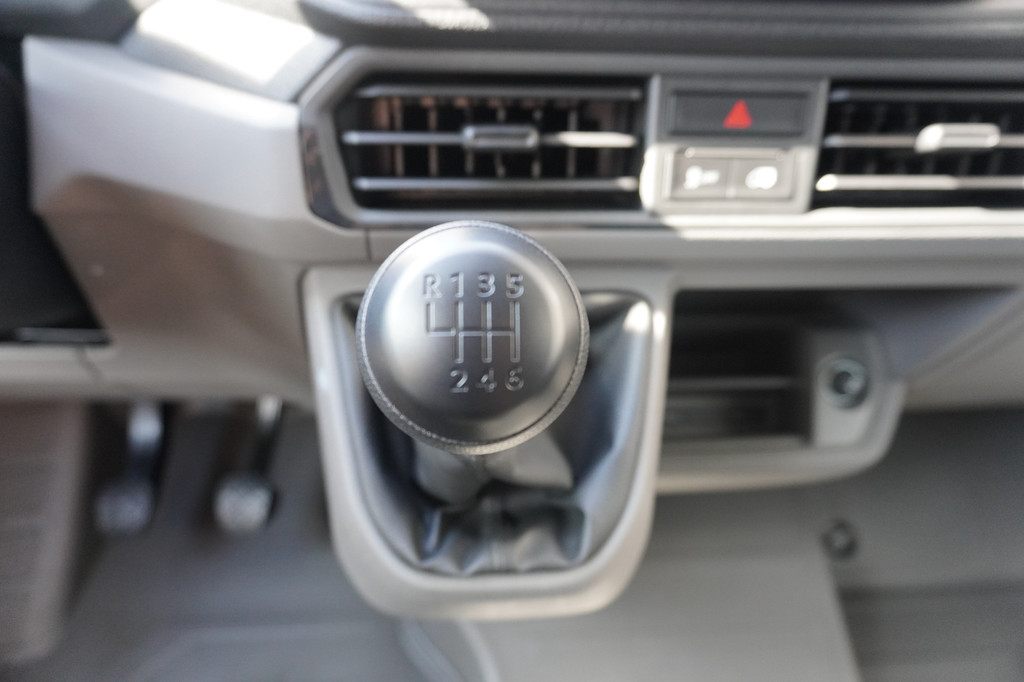 Volkswagen Crafter 35 2.0 TDI 140PK L3H3 Trendline, Modeljaar 2025, App Connect, Trekhaak 14