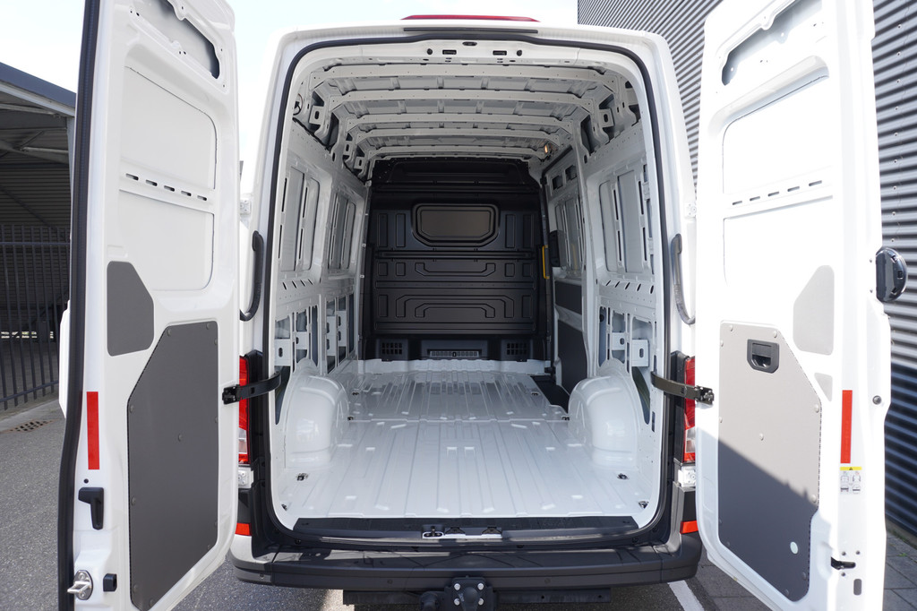 Volkswagen Crafter 35 2.0 TDI 140PK L3H3 Trendline, Modeljaar 2025, App Connect, Trekhaak 7