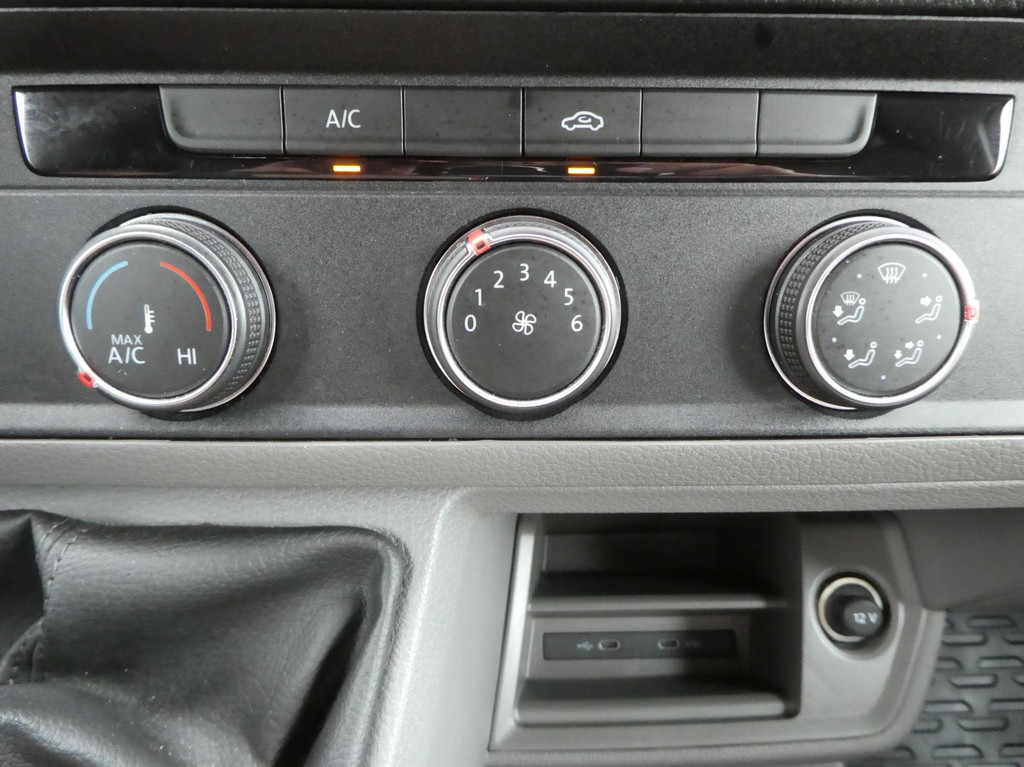 Volkswagen Crafter 35 2.0 TDI 140pk L3H2 ( L2H1 ) airco, camera ,trekhaak , 3 zits 11