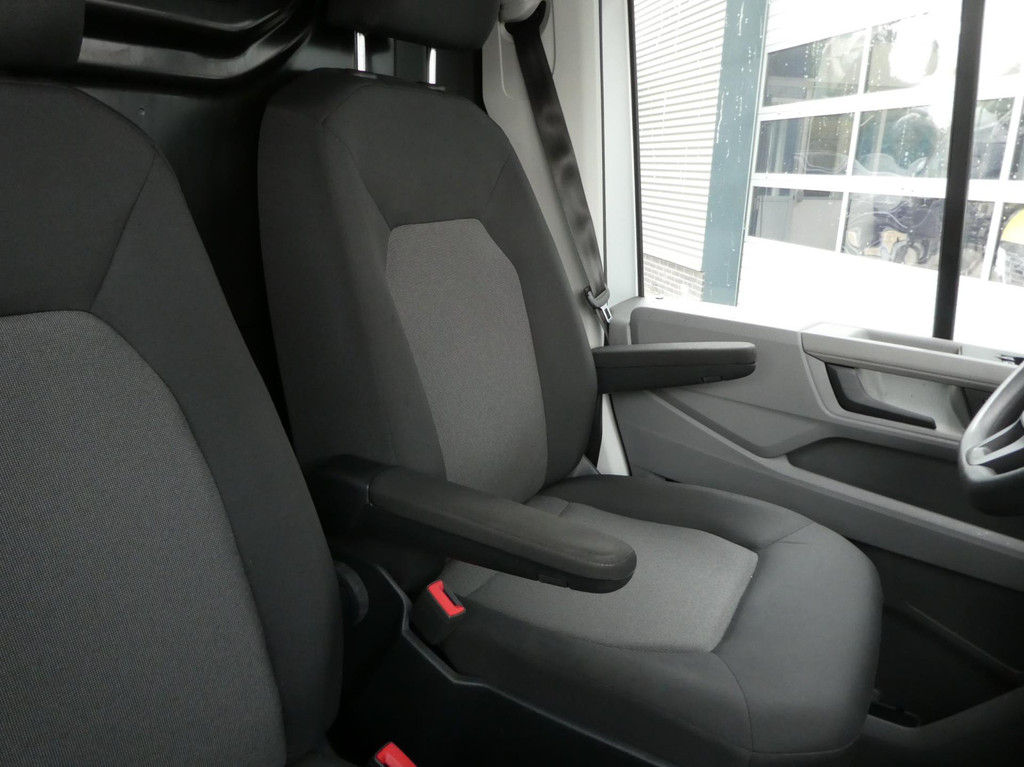 Volkswagen Crafter 35 2.0 TDI 140pk L3H2 ( L2H1 ) airco, camera ,trekhaak , 3 zits 16