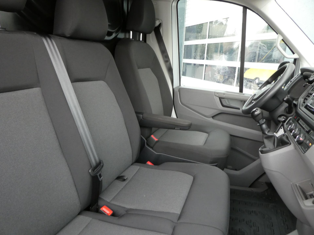 Volkswagen Crafter 35 2.0 TDI 140pk L3H2 ( L2H1 ) airco, camera ,trekhaak , 3 zits 7