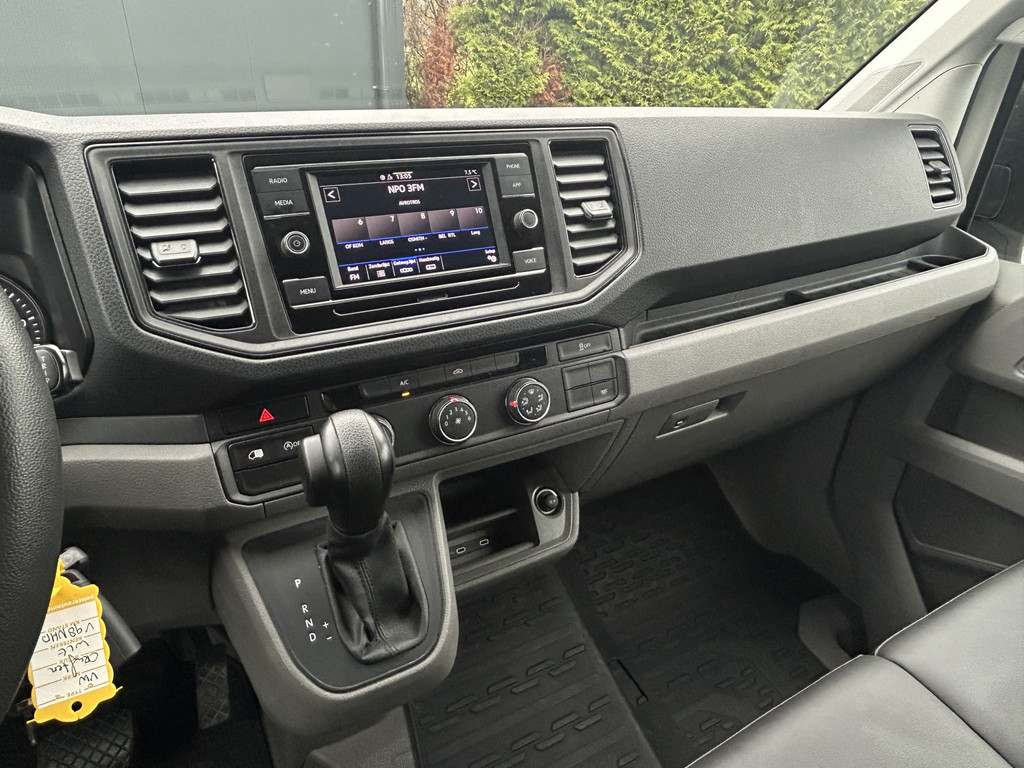 Volkswagen Crafter 35 2.0 TDI 141 PK / DSG AUTOMAAT / L3H3 / 3 TONS TREKHAAK / AIRCO / CAMERA / 3-ZITS 12