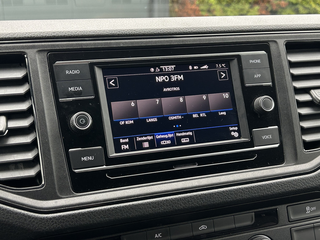 Volkswagen Crafter 35 2.0 TDI 141 PK / DSG AUTOMAAT / L3H3 / 3 TONS TREKHAAK / AIRCO / CAMERA / 3-ZITS 13