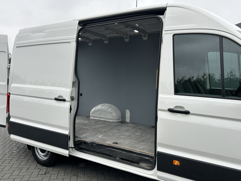 Volkswagen Crafter 35 2.0 TDI 141 PK / DSG AUTOMAAT / L3H3 / 3 TONS TREKHAAK / AIRCO / CAMERA / 3-ZITS 9