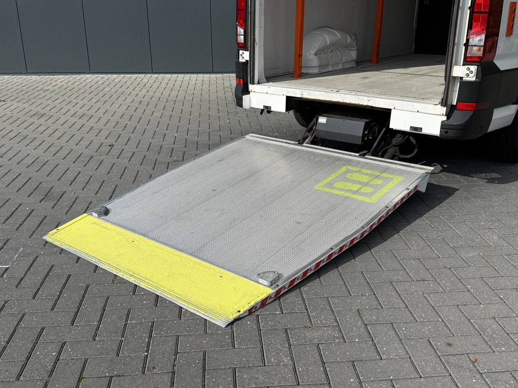 Volkswagen Crafter 35 2.0 TDI 141 PK / L3H3 / DHOLLANDIA HYDR. LAADKLEP / AUTOMAAT / AIRCO / CRUISE / CAMERA 7