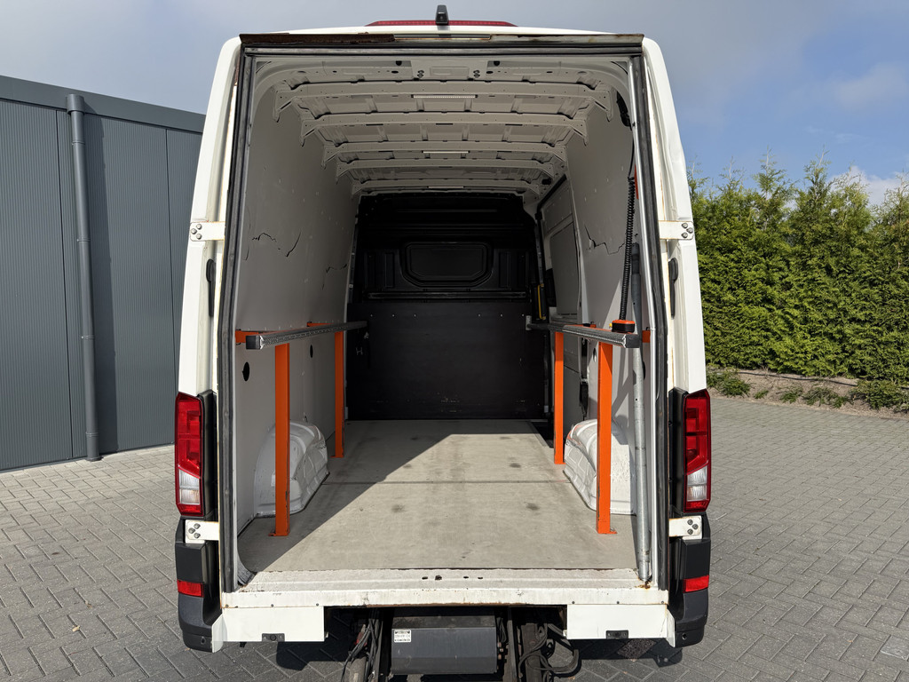 Volkswagen Crafter 35 2.0 TDI 141 PK / L3H3 / DHOLLANDIA HYDR. LAADKLEP / AUTOMAAT / AIRCO / CRUISE / CAMERA 8