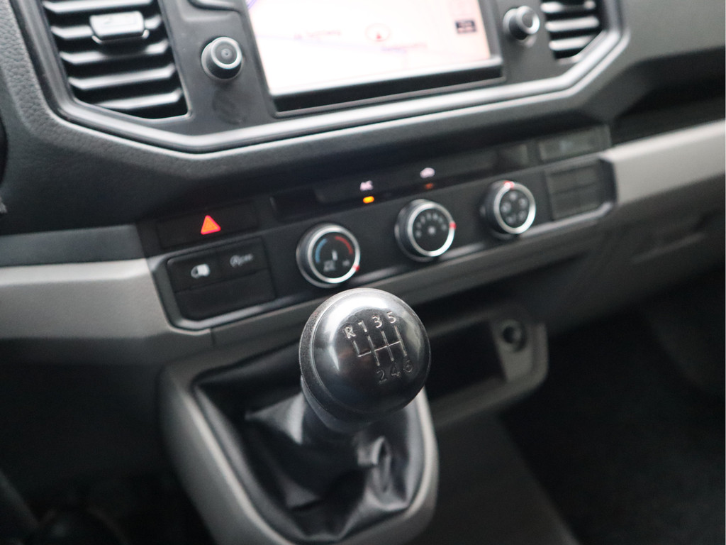 Volkswagen Crafter 35 2.0 TDI 141pk Euro 6 L2H1 - 3t kg Trekhaak - Navi - Cruise 11