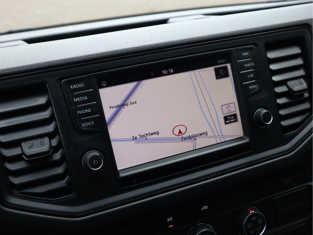 Volkswagen Crafter 35 2.0 TDI 141pk Euro 6 L2H1 - 3t kg Trekhaak - Navi - Cruise 14