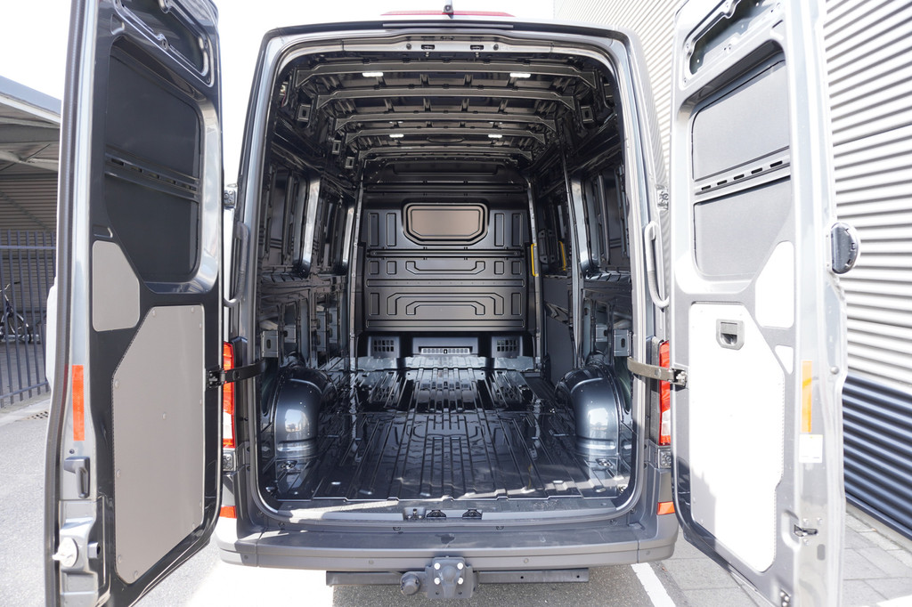 Volkswagen Crafter 35 2.0 TDI 177 PK Aut. L3H3 Highline, Climatronic, Comfort plus bijrijdersstoel, Trekhaak 7