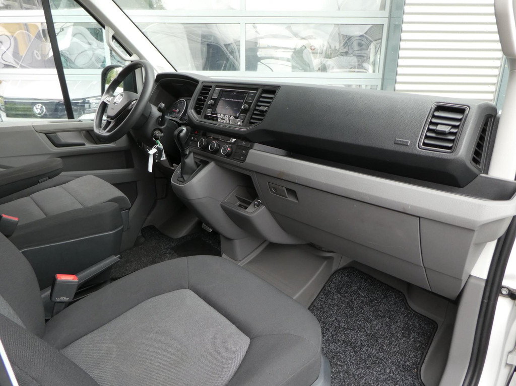 Volkswagen Crafter 35 2.0 TDI 180 pk L3H3 ( L2H2) airco, apple carplay ,camera ,trekhaak 7