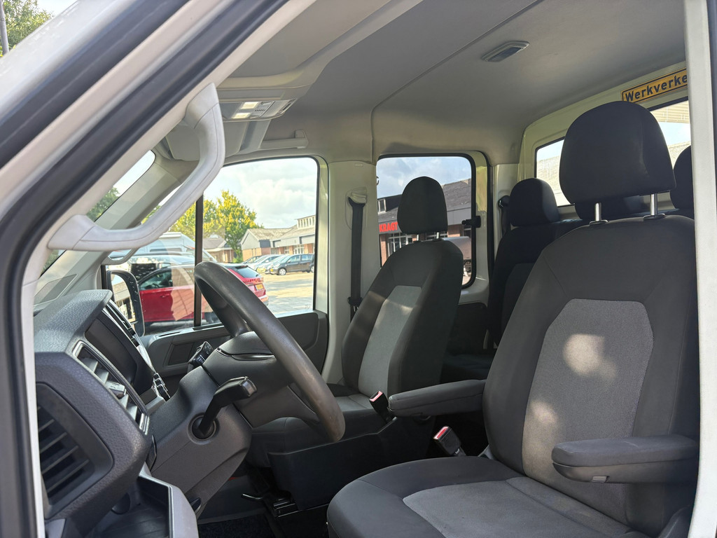 Volkswagen Crafter 35 2.0 TDI HIGHLINE 180 PK, EURO6, 6P, laadbak, airco, cruise, apple carplay, trekhaak 3500 KG 12