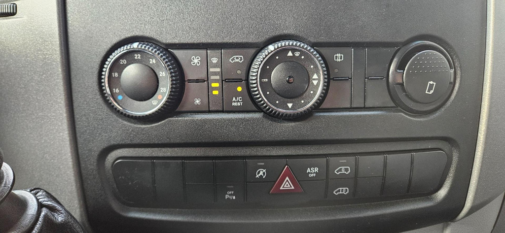 Volkswagen Crafter 35 2.0 TDI L2H2 Airco! Marge! Cruise Control! NAP! Nette Bus! PDC! 21