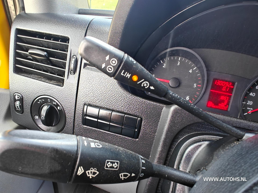 Volkswagen Crafter 35 2.0 TDI L2H2, Euro 6 140PK , Apk Aug. 2026 , Airco , cruise , camera, Post NL Uitvoering , Nette bus. 13