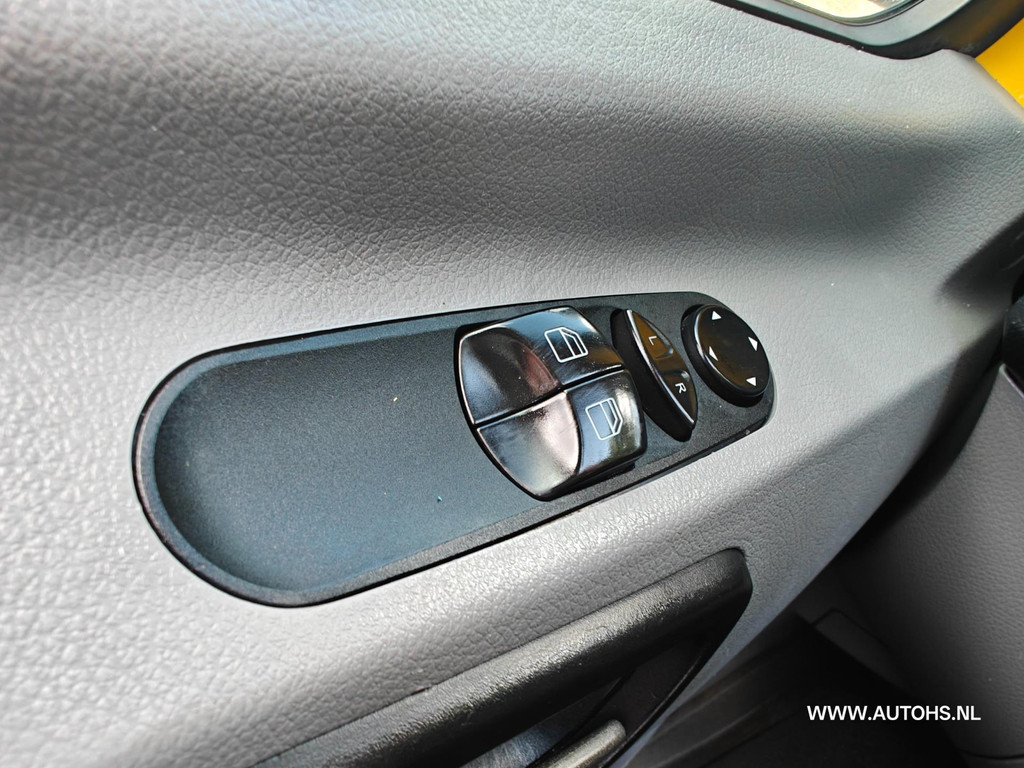 Volkswagen Crafter 35 2.0 TDI L2H2, Euro 6 140PK , Apk Aug. 2026 , Airco , cruise , camera, Post NL Uitvoering , Nette bus. 14