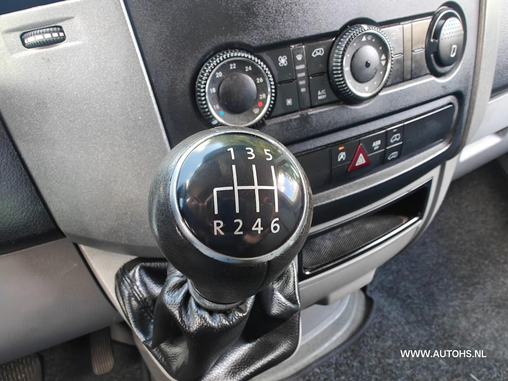 Volkswagen Crafter 35 2.0 TDI L2H2, Euro 6 140PK , Apk Aug. 2026 , Airco , cruise , camera, Post NL Uitvoering , Nette bus. 15