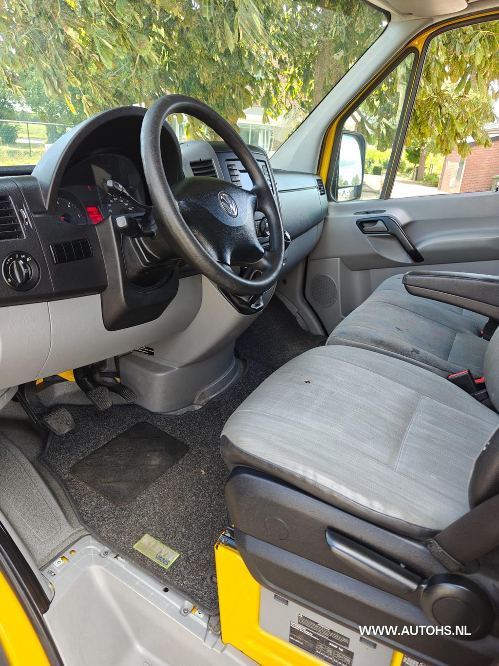 Volkswagen Crafter 35 2.0 TDI L2H2, Euro 6 140PK , Apk Aug. 2026 , Airco , cruise , camera, Post NL Uitvoering , Nette bus. 16