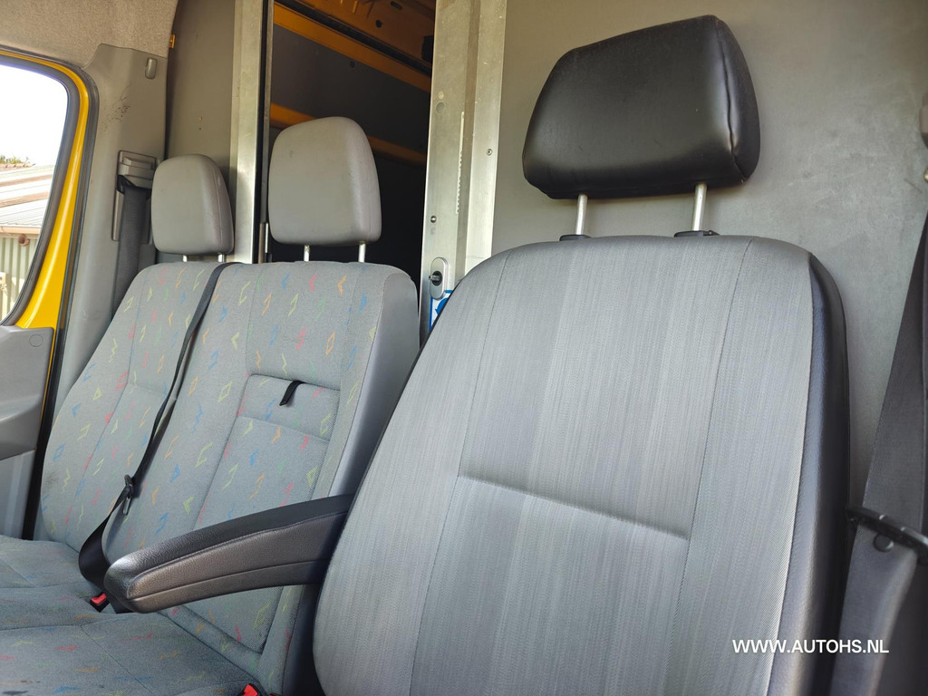 Volkswagen Crafter 35 2.0 TDI L2H2, Euro 6 140PK , Apk Aug. 2026 , Airco , cruise , camera, Post NL Uitvoering , Nette bus. 17