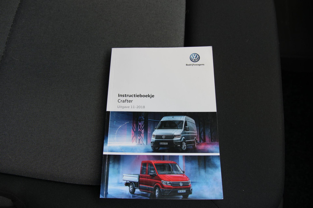 Volkswagen Crafter 35 2.0 TDI L3H2 / App connect / Gev. Stoel / Cruise / dealer onderhouden 12