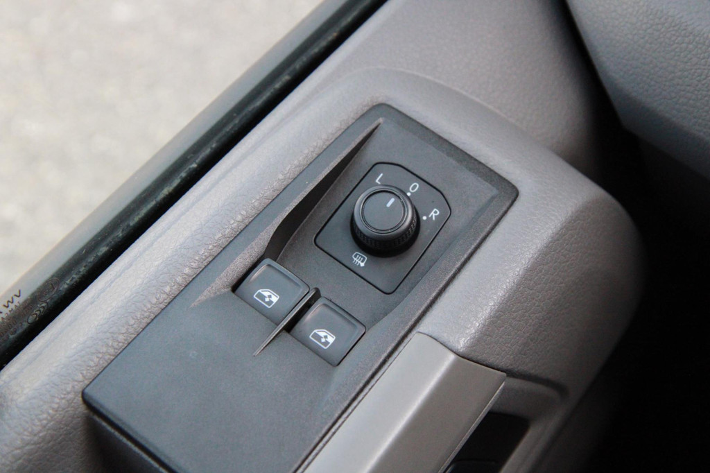 Volkswagen Crafter 35 2.0 TDI L3H2 / App connect / Gev. Stoel / Cruise / dealer onderhouden 20