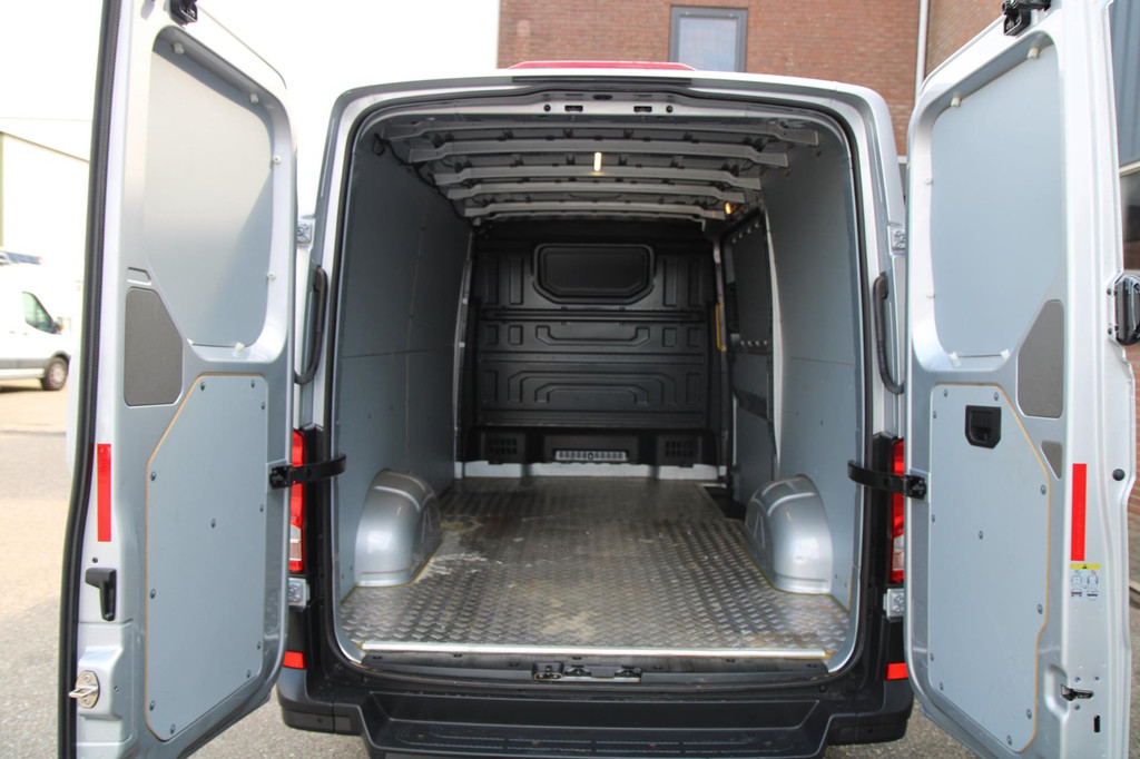 Volkswagen Crafter 35 2.0 TDI L3H2 / App connect / Gev. Stoel / Cruise / dealer onderhouden 7