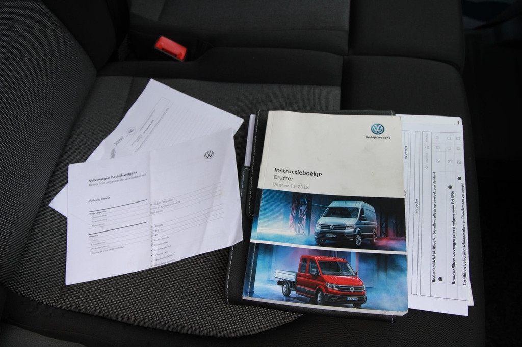 Volkswagen Crafter 35 2.0 TDI L3H2 / App connect / Gev. Stoel / dealer onderhouden 13