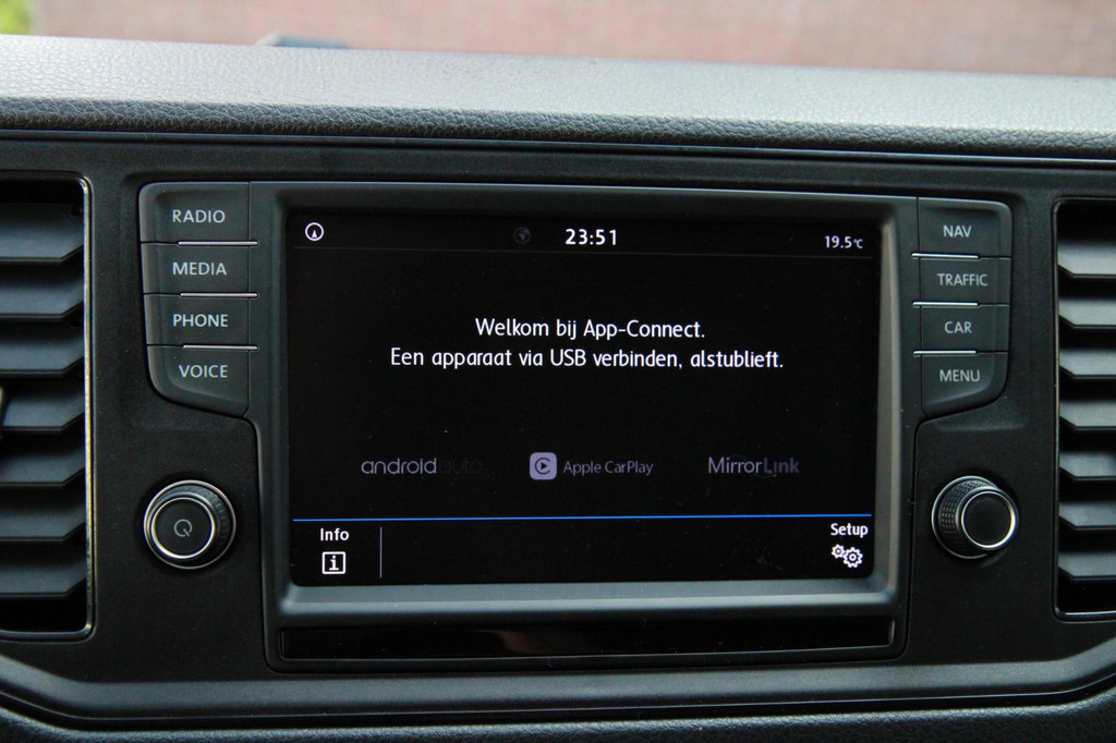 Volkswagen Crafter 35 2.0 TDI L3H2 / App connect / Gev. Stoel / dealer onderhouden 19