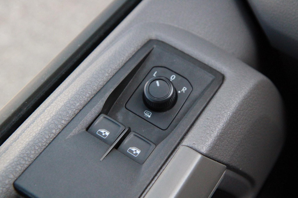 Volkswagen Crafter 35 2.0 TDI L3H2 / App connect / Gev. Stoel / dealer onderhouden 21