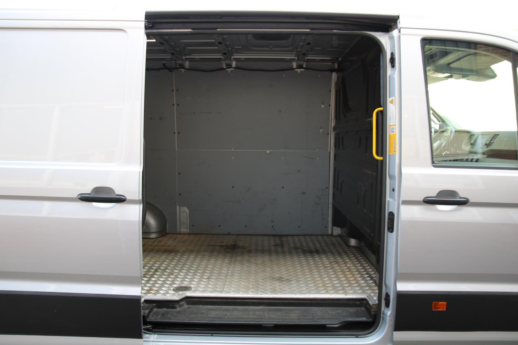 Volkswagen Crafter 35 2.0 TDI L3H2 / App connect / Gev. Stoel / dealer onderhouden 8