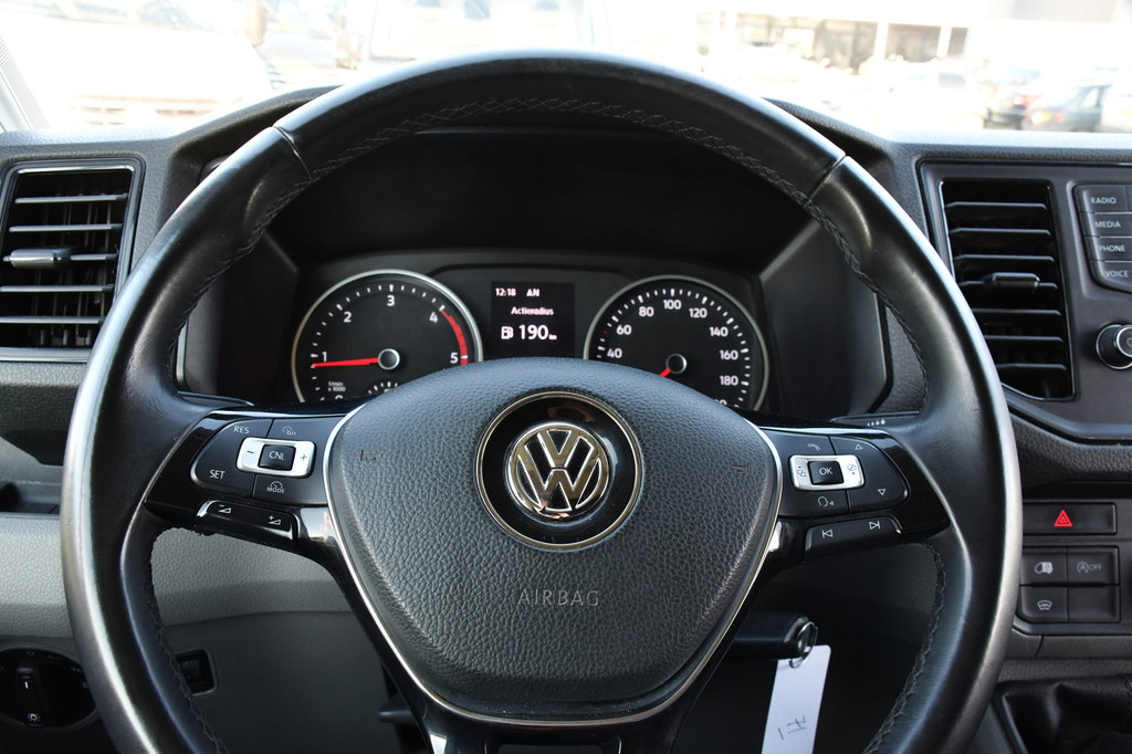 Volkswagen Crafter 35 2.0 TDI L3H2 Highline PB Edition Cruise, Carplay, 140PK, Mutlimedia, Sensoren, Voorruit verwarming, UNIEK! 14