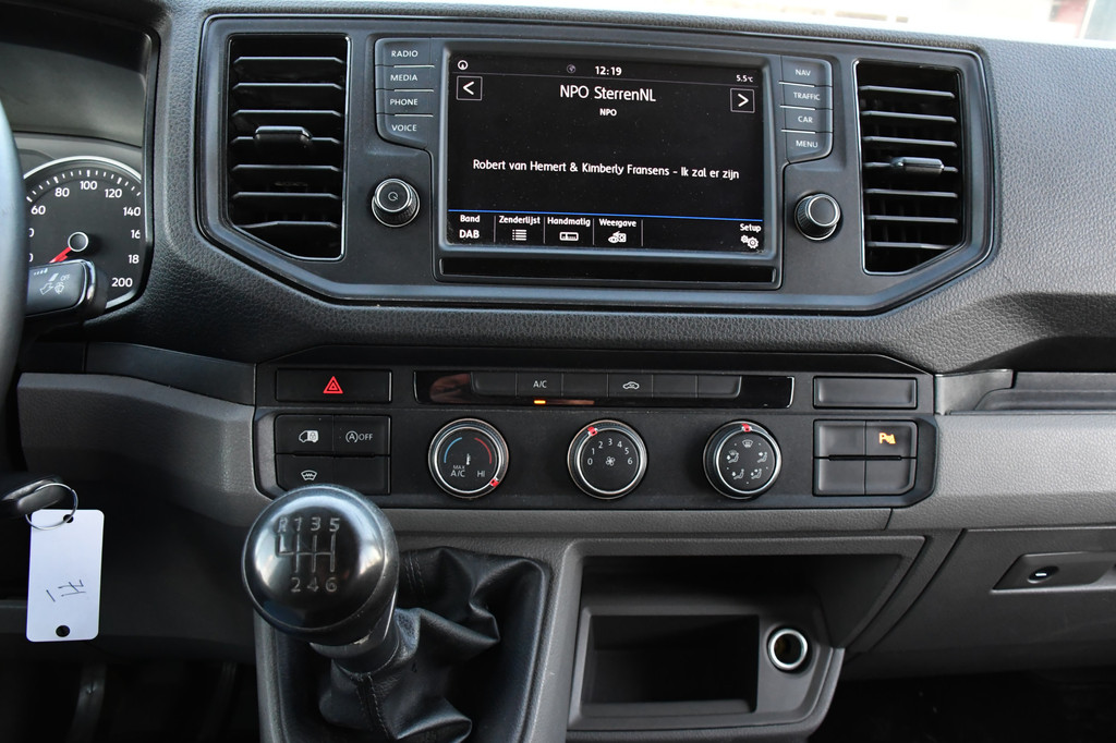 Volkswagen Crafter 35 2.0 TDI L3H2 Highline PB Edition Cruise, Carplay, 140PK, Mutlimedia, Sensoren, Voorruit verwarming, UNIEK! 17