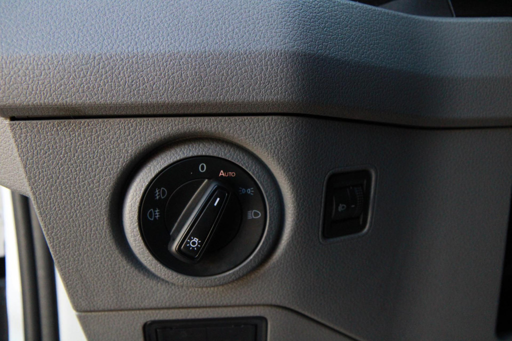 Volkswagen Crafter 35 2.0 TDI L3H2 trekgewicht 3 ton / App connect / Camera / Multi stuur 16