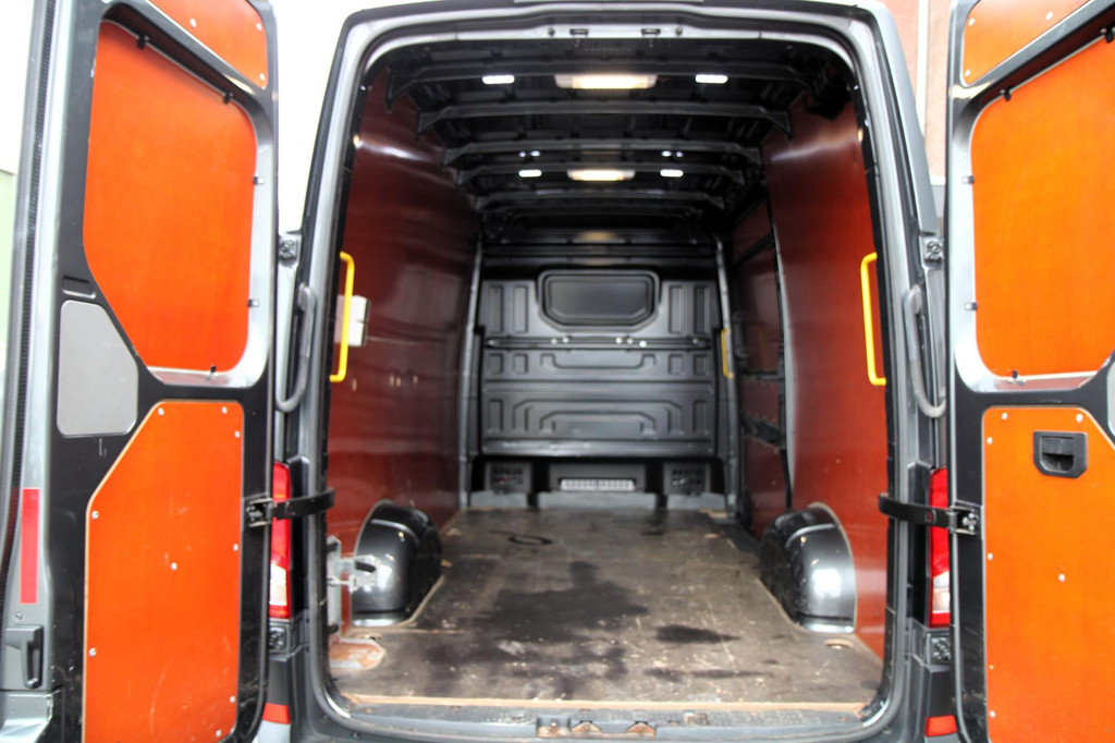 Volkswagen Crafter 35 2.0 TDI L3H3 140PK / Trekhaak / Camera / 3000 trekgewicht 7