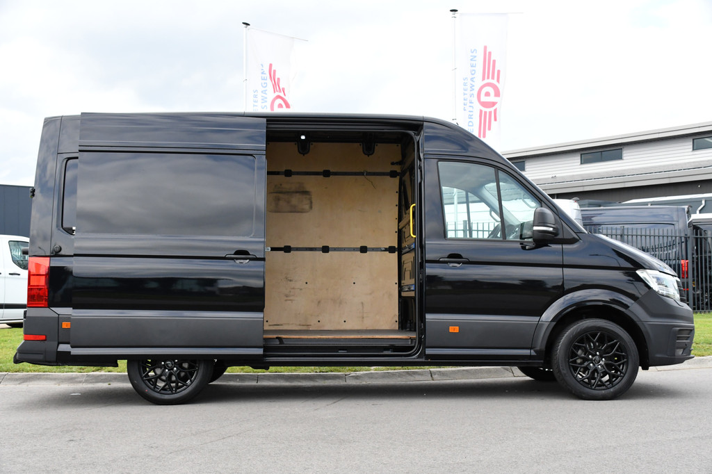 Volkswagen Crafter 35 2.0 TDI L3H3 Black Edition Adaptieve Cruise, Camera, Carplay, 177pk, Automaat, LED, Stoelverwarming, Multimedia, BOM VOL! 11