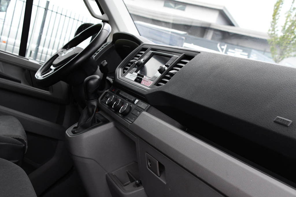 Volkswagen Crafter 35 2.0 TDI L3H3 Black Edition Adaptieve Cruise, Camera, Carplay, 177pk, Automaat, LED, Stoelverwarming, Multimedia, BOM VOL! 14