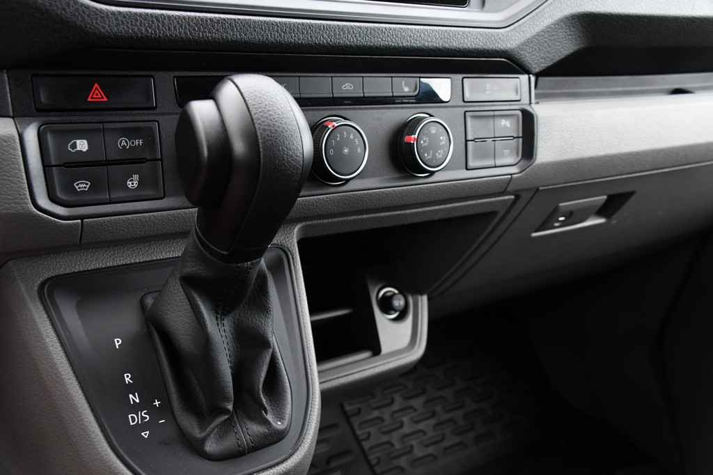 Volkswagen Crafter 35 2.0 TDI L3H3 Black Edition Adaptieve Cruise, Camera, Carplay, 177pk, Automaat, LED, Stoelverwarming, Multimedia, BOM VOL! 21