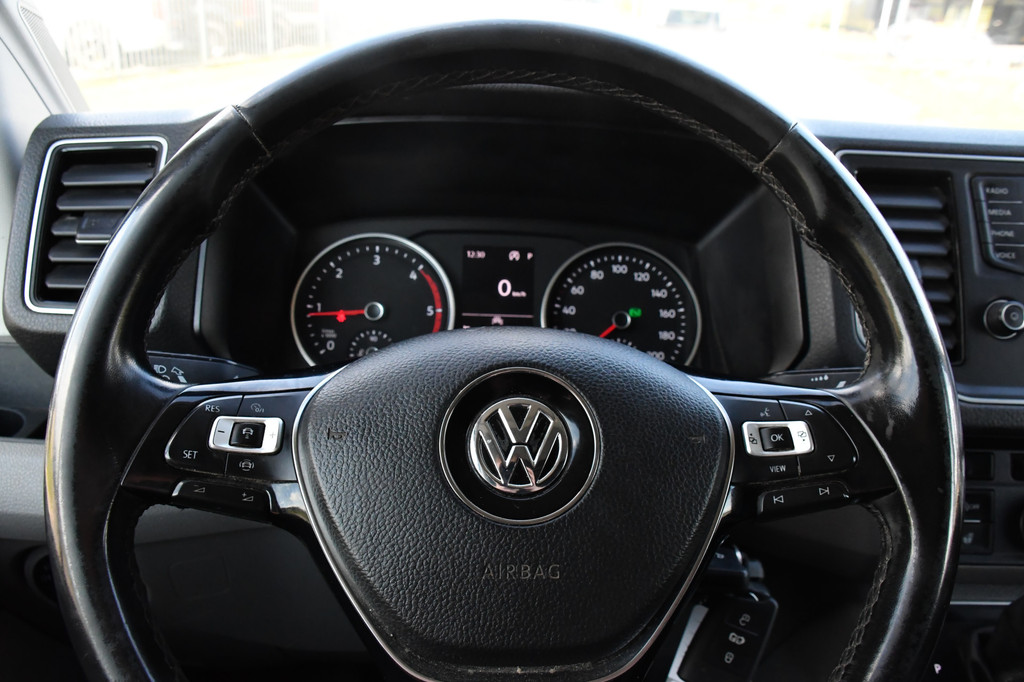 Volkswagen Crafter 35 2.0 TDI L3H3 Black Edition Highline Adaptieve Cruise, Camera, Carplay, Clima, Stoelverwarming, Automaat, Sensoren, Trekhaak, LED, Uniek! 14