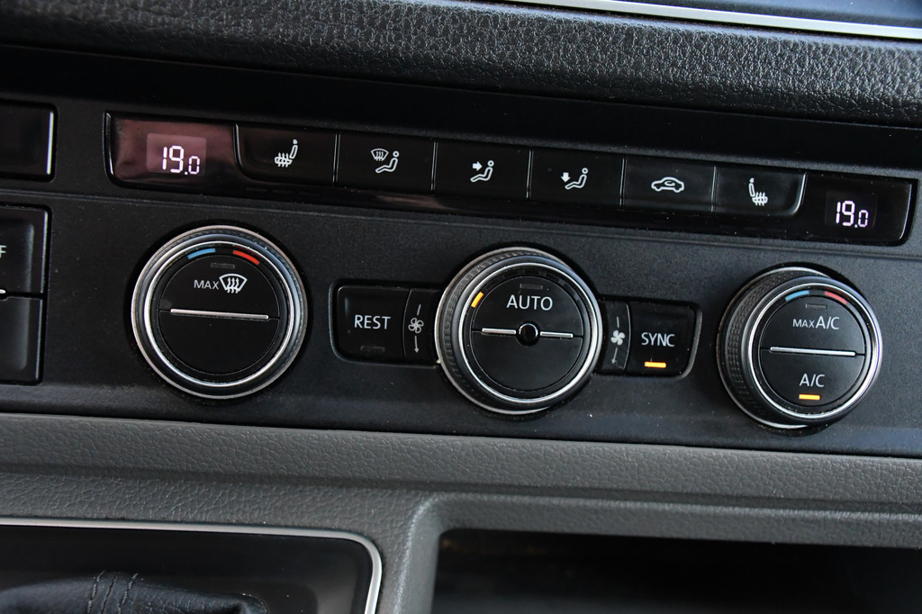 Volkswagen Crafter 35 2.0 TDI L3H3 Black Edition Highline Adaptieve Cruise, Camera, Carplay, Clima, Stoelverwarming, Automaat, Sensoren, Trekhaak, LED, Uniek! 18