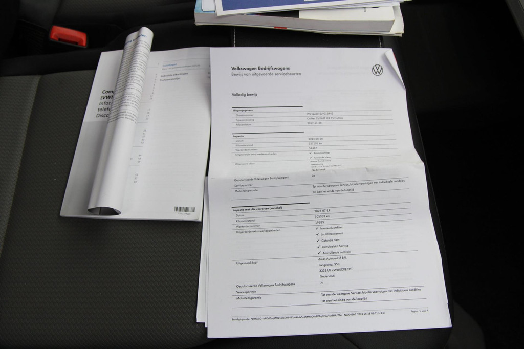 Volkswagen Crafter 35 2.0 TDI L3H3 Comfort / Navi / App connect / cruise / 3 zits / PDC 2X 10