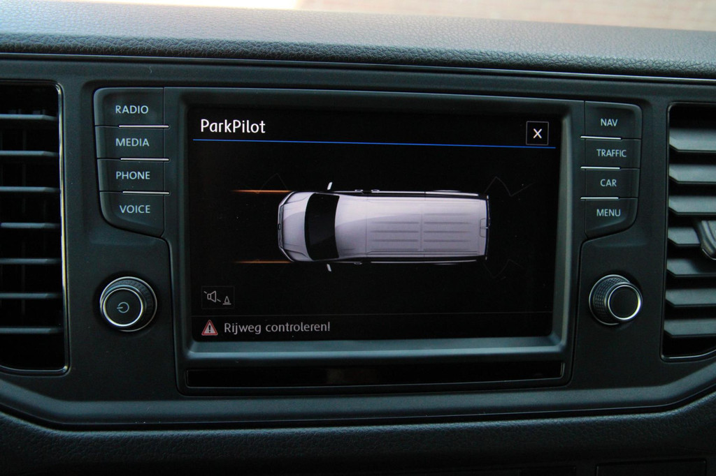 Volkswagen Crafter 35 2.0 TDI L3H3 Comfort / Navi / App connect / cruise / 3 zits / PDC 2X 21