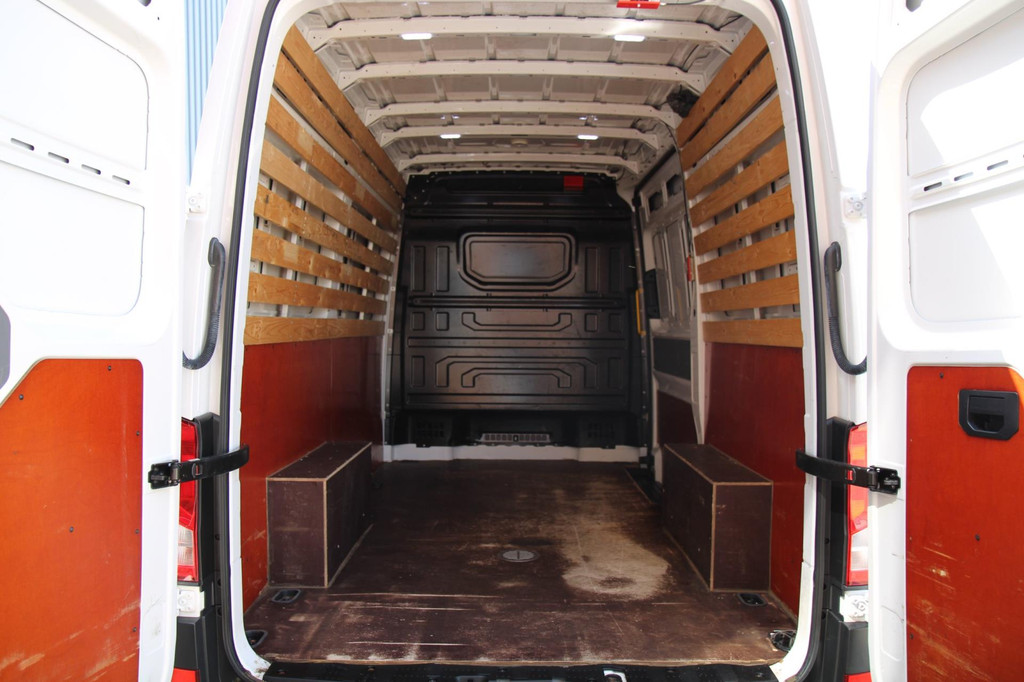 Volkswagen Crafter 35 2.0 TDI L3H3 Comfort / Navi / App connect / cruise / 3 zits / PDC 2X 7