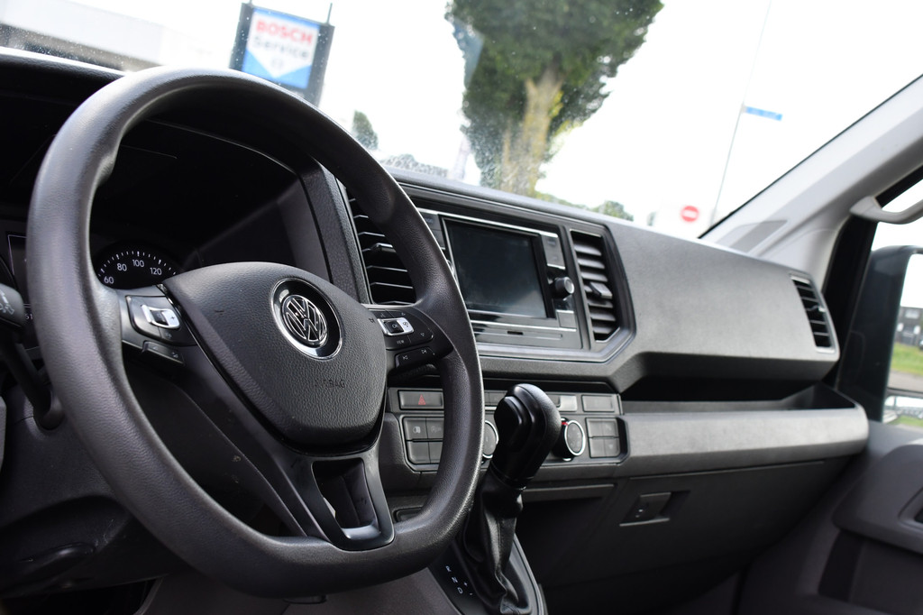 Volkswagen Crafter 35 2.0 TDI L3H3 Highline Black Edition Camera, Cruise, Carplay, Sensoren, Automaat, 140pk, Multimedia, LED, Uniek! 13