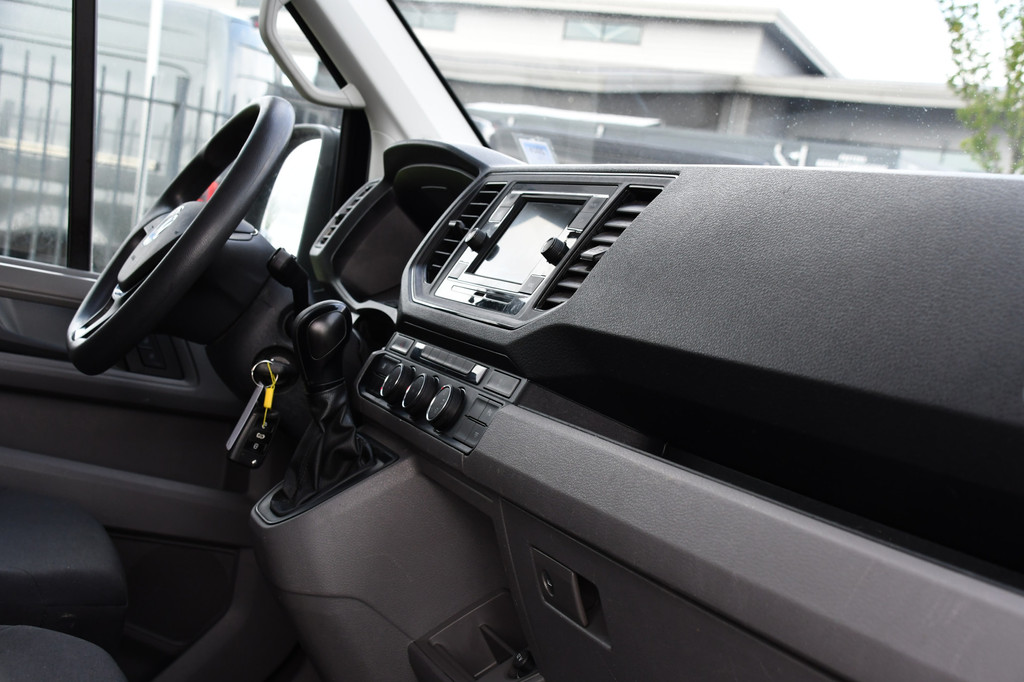 Volkswagen Crafter 35 2.0 TDI L3H3 Highline Black Edition Camera, Cruise, Carplay, Sensoren, Automaat, 140pk, Multimedia, LED, Uniek! 15