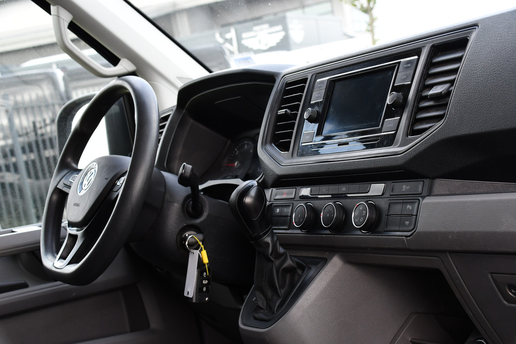 Volkswagen Crafter 35 2.0 TDI L3H3 Highline Black Edition Camera, Cruise, Carplay, Sensoren, Automaat, 140pk, Multimedia, LED, Uniek! 16