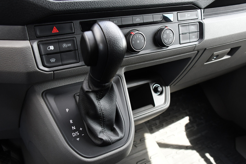 Volkswagen Crafter 35 2.0 TDI L3H3 Highline Camera, Carplay, LED, 140pk, Automaat, Voorruit verwarming, Uniek! 17