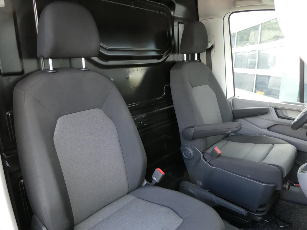 Volkswagen Crafter 35 2.0 TDI L3H3 (L2H2) Airco, Camera, Trekhaak, 17