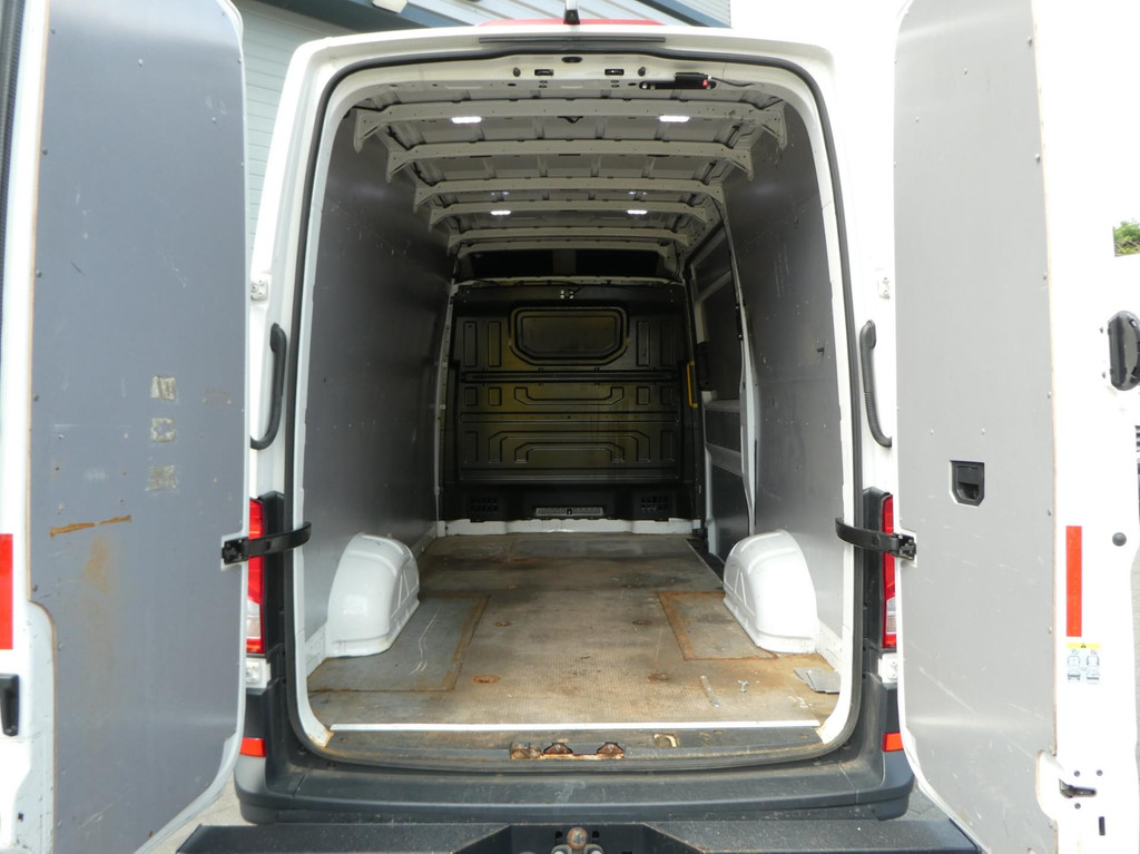 Volkswagen Crafter 35 2.0 TDI L3H3 (L2H2) Airco, Camera, Trekhaak, 7