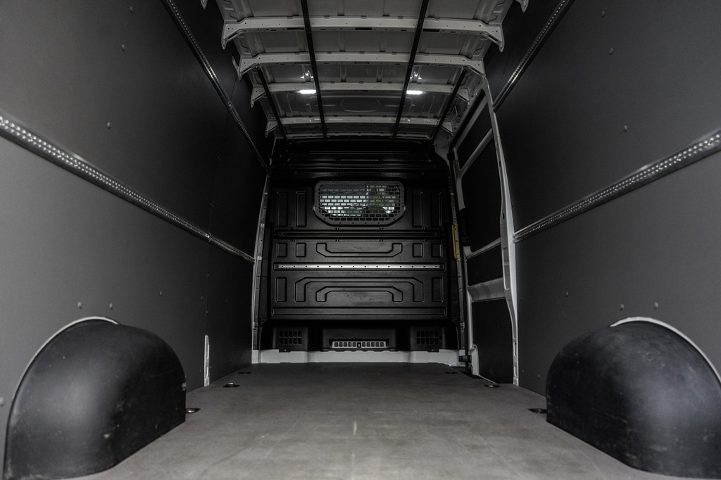 Volkswagen Crafter 35 2.0 TDI L4H3 | 177PK | Automaat | NW Interieur | Navi | Camera | Carplay 10