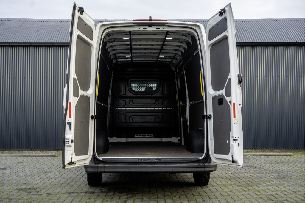 Volkswagen Crafter 35 2.0 TDI L4H3 | 177PK | Automaat | NW Interieur | Navi | Camera | Carplay 9