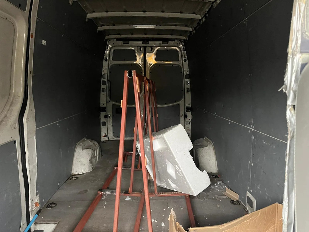 Volkswagen Crafter 35 2.5 TDI L3 8